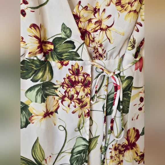 Forever 21 Ladies Wrap Dress - Picture 2 of 6